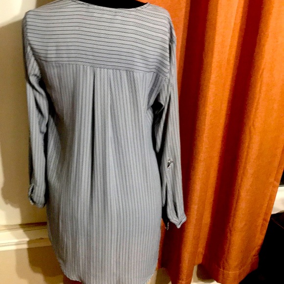 White and black professional top - Picture 2 of 3